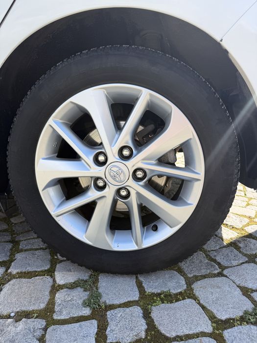 Toyota Auris 2.0 D4D 124 к. с.