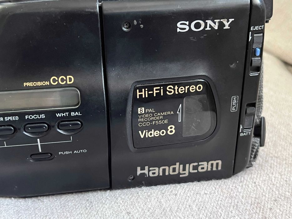 Sony Handycam CCD F550E Video8 Hi Fi Stereo neprobata fara baterie mic