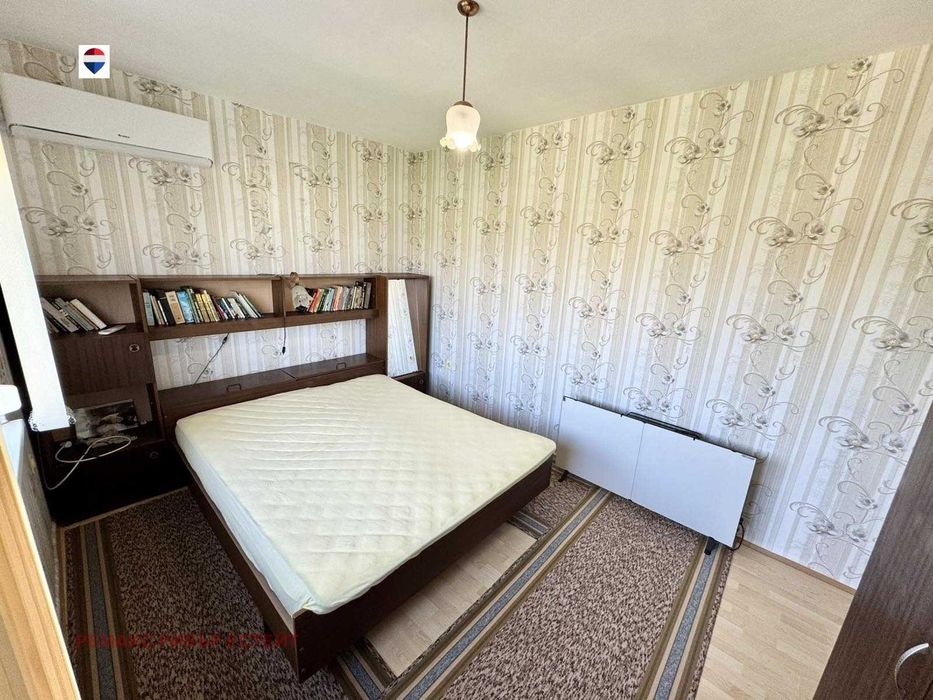 Къща на два етажа за продажба в гр. Мартен