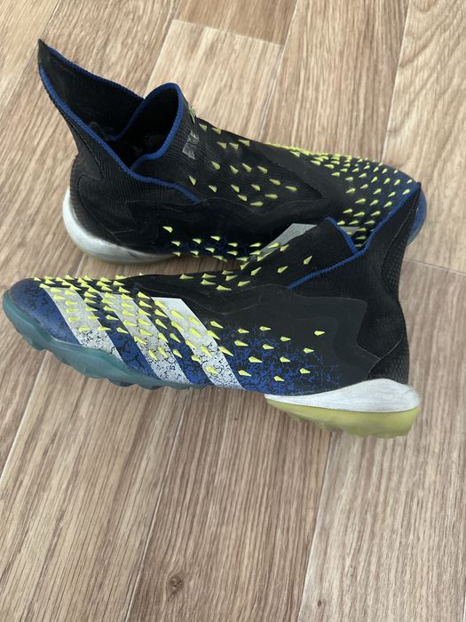 Адидас предатор сороконожки