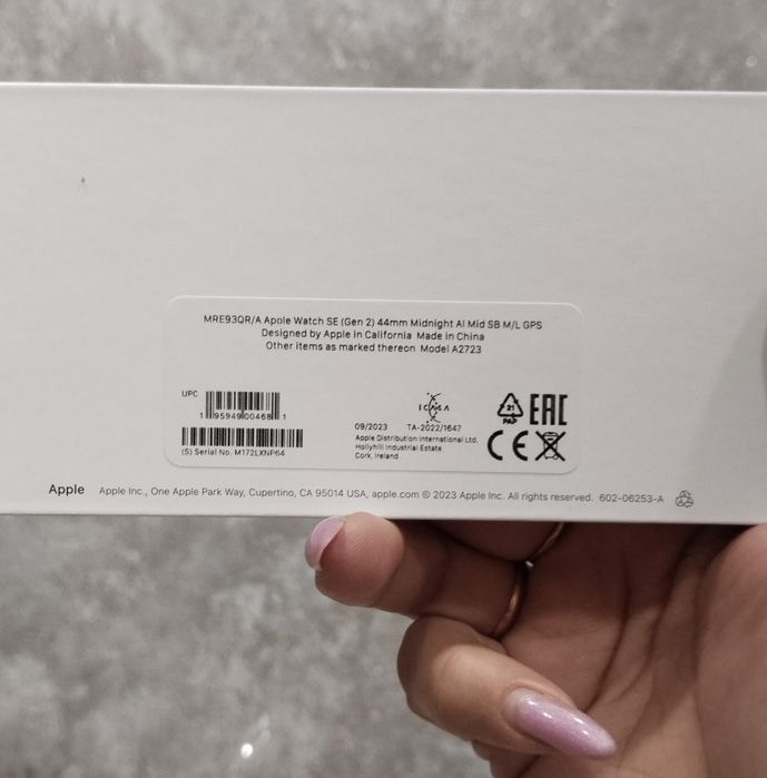 Продам смарт-часы Apple Watch SE 44 mm, оригинал