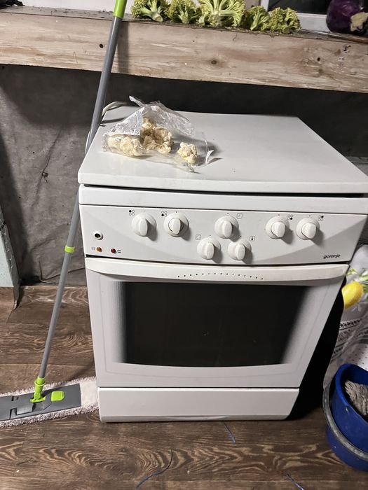 Газ плита срочно продам