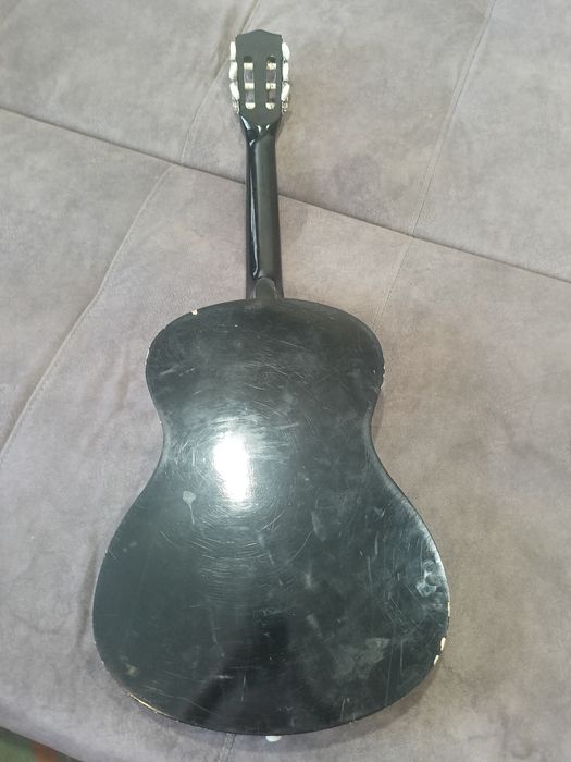 Продам акустическую гитару