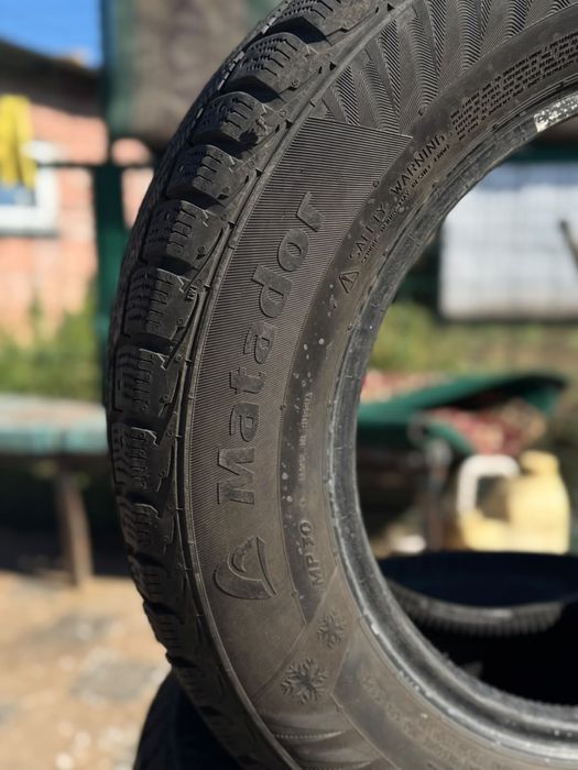 Продам резину зимняя на 15 шипы