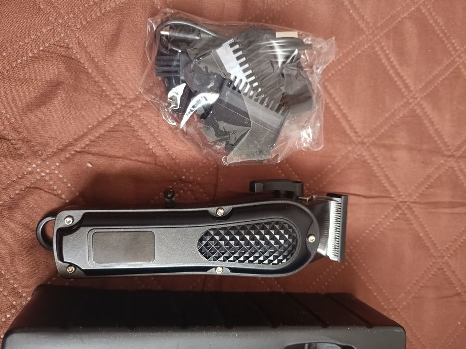 Masina tuns profesionala (3 ore baterie)