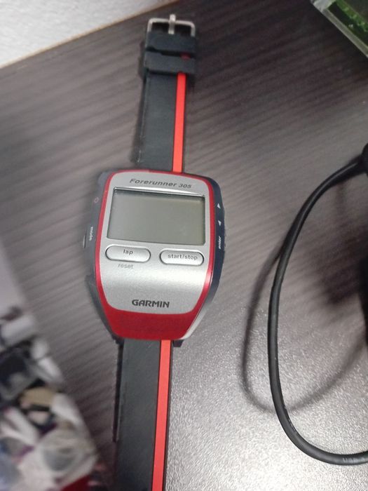 Ceas GPS Garmin. Pret 100 lei fix