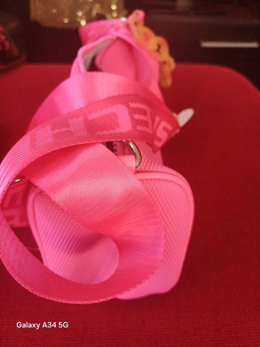 Дамска спортна чанта.В розово.