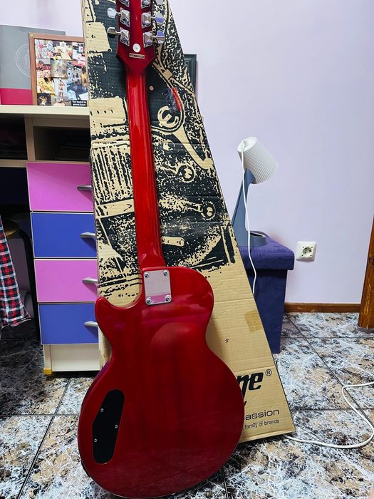 Продавам китара Epiphone
