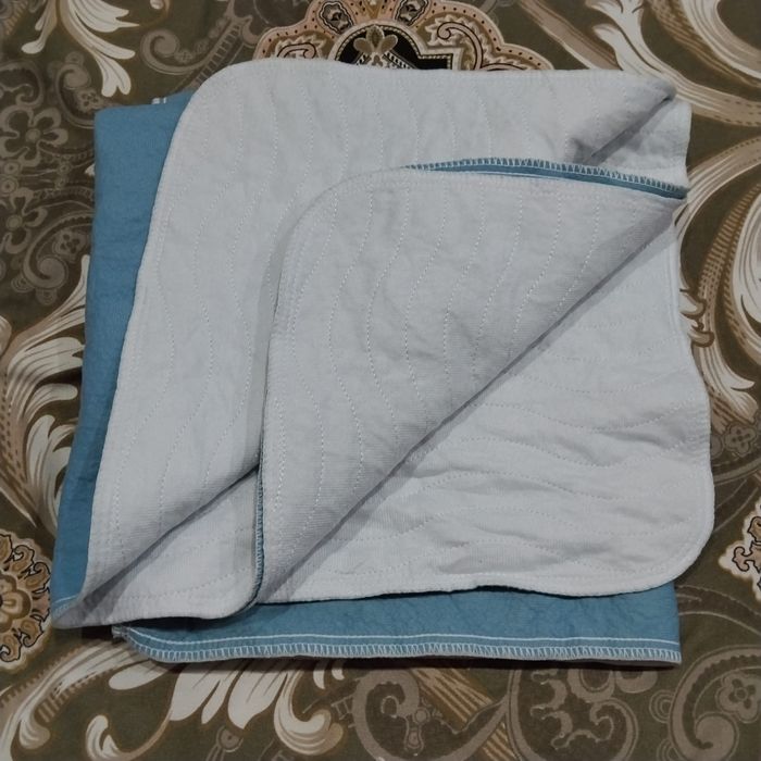 Doua protecții pat impermeabile