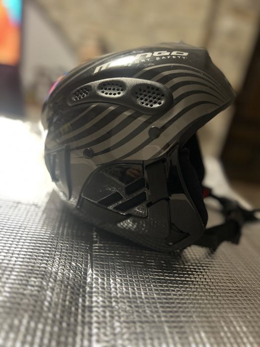 Дамска ски каска Mango с два чифта очила