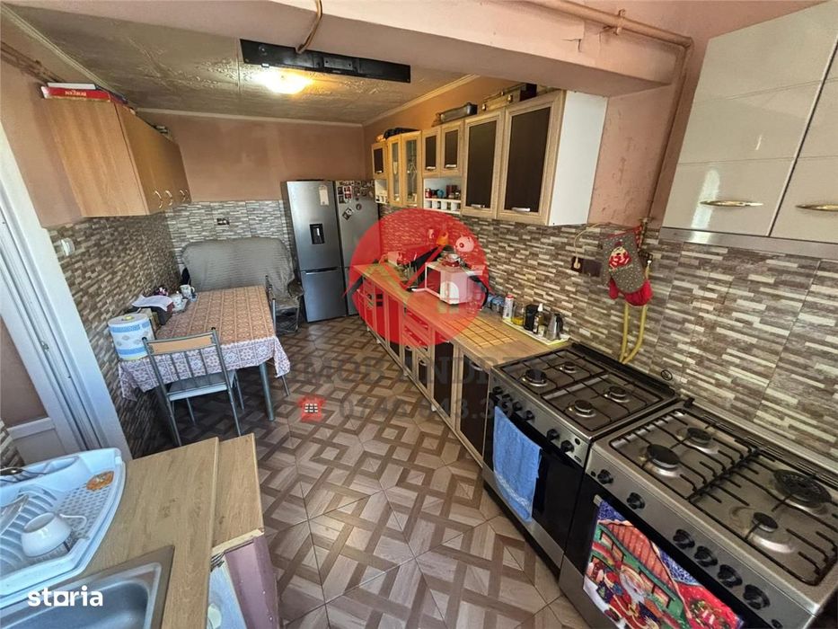 Ap. 4 camere Vest, etaj 2, mobilat, centrala pe gaz, 67 mp