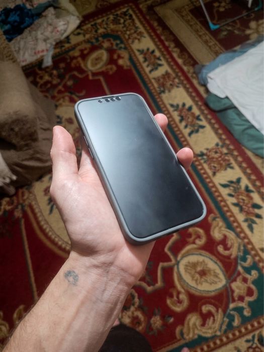 Продам iPhone 13 128GB Midnight + MagSafe Powerbank