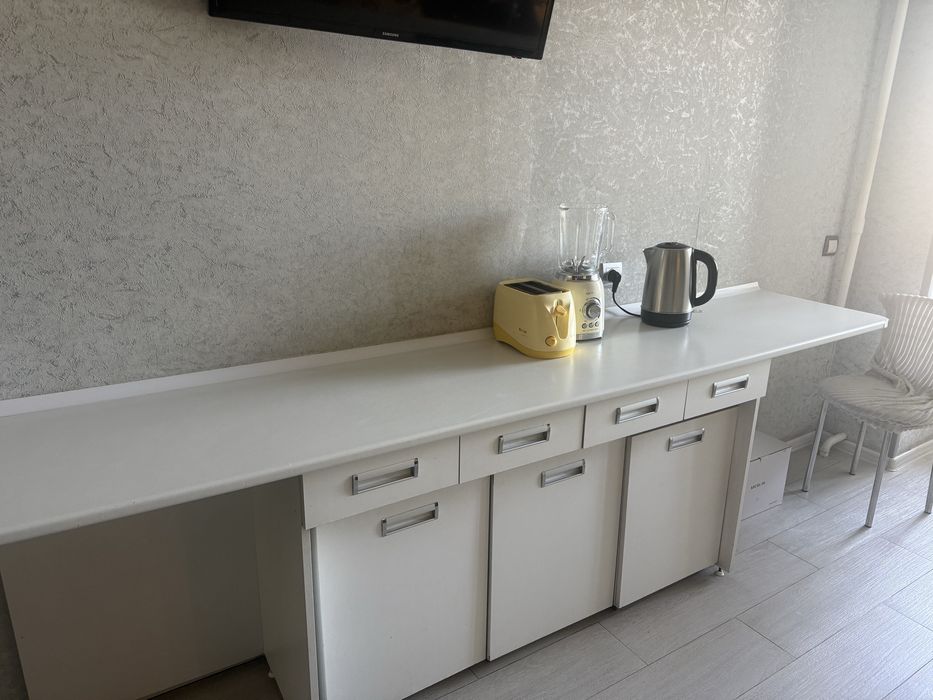 Продам столешницу со шкафом