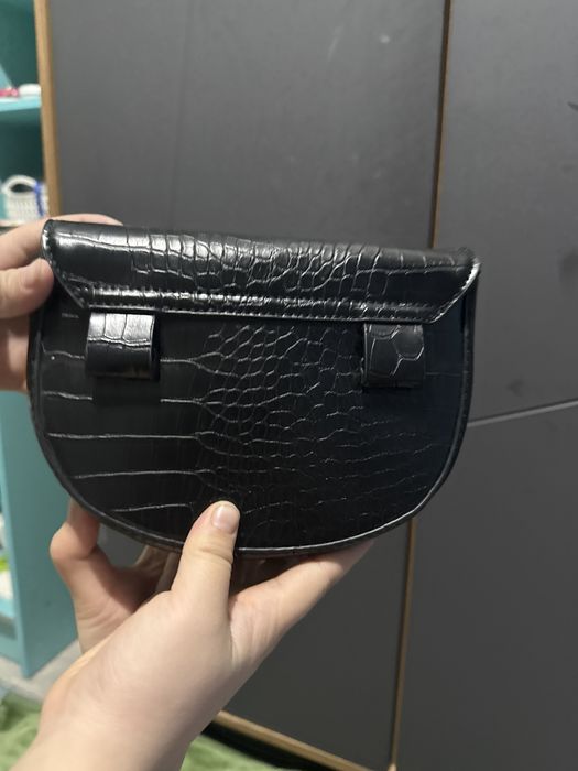 Сумочка с kari новая!!!