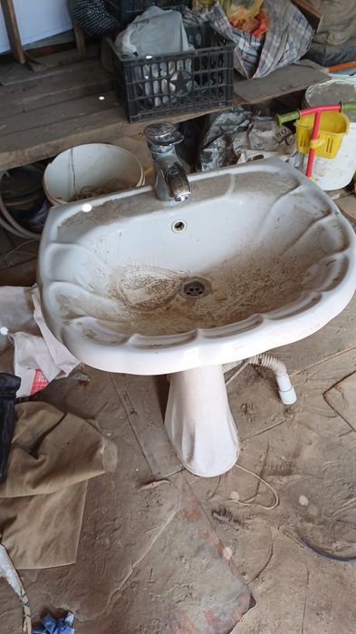 Раковина и зеркало