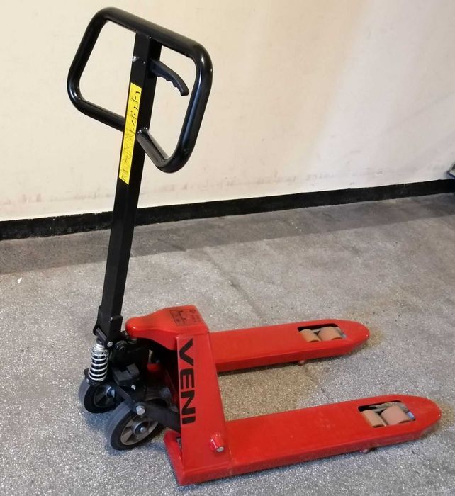 Палетна количка с къси вилици