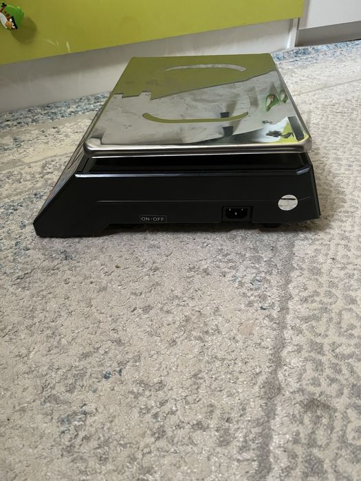 Весы торговые срочно продам