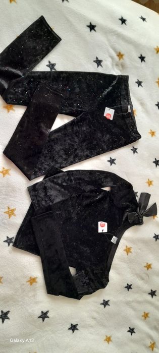 Costum din catifea nou cu eticheta