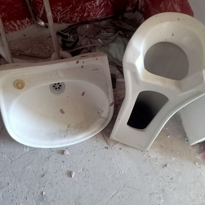 Сатылады бу чугунны ванна ұзындығы 150  20 мың раковина 5 мың унитаз