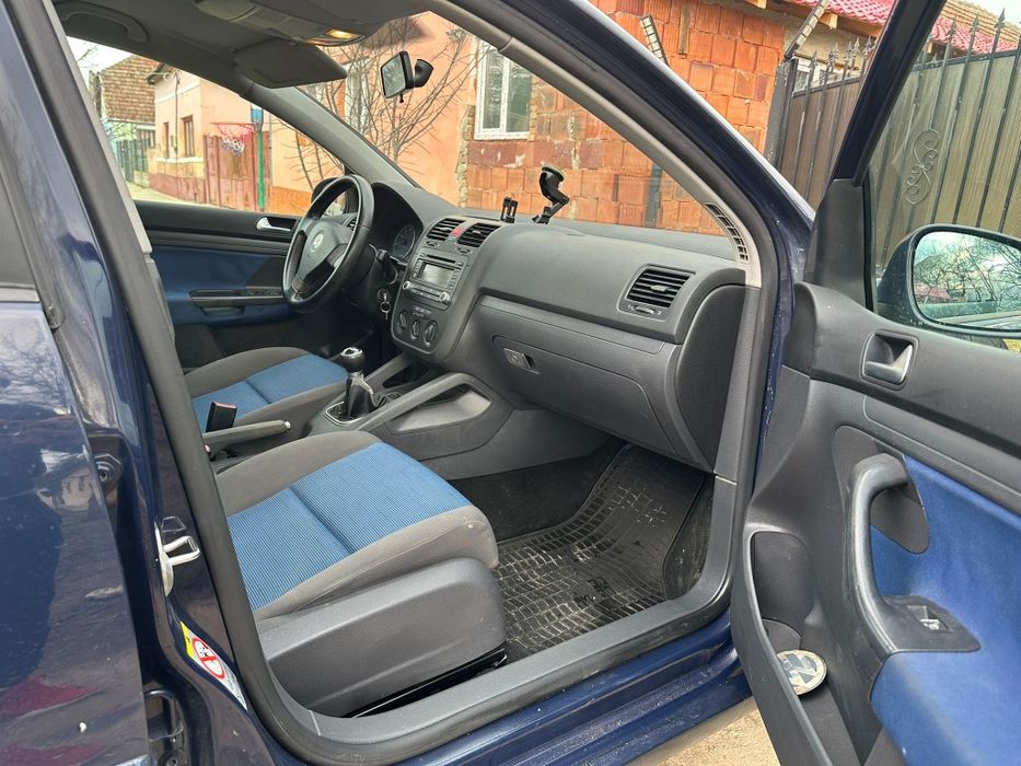 Golf 5 an 2007 înmatriculată se circula  zilnic