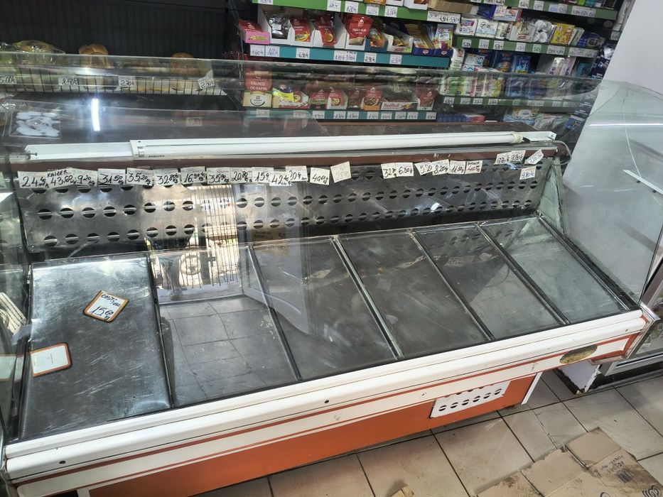 Vând vitrină orizontală in stare de functionare