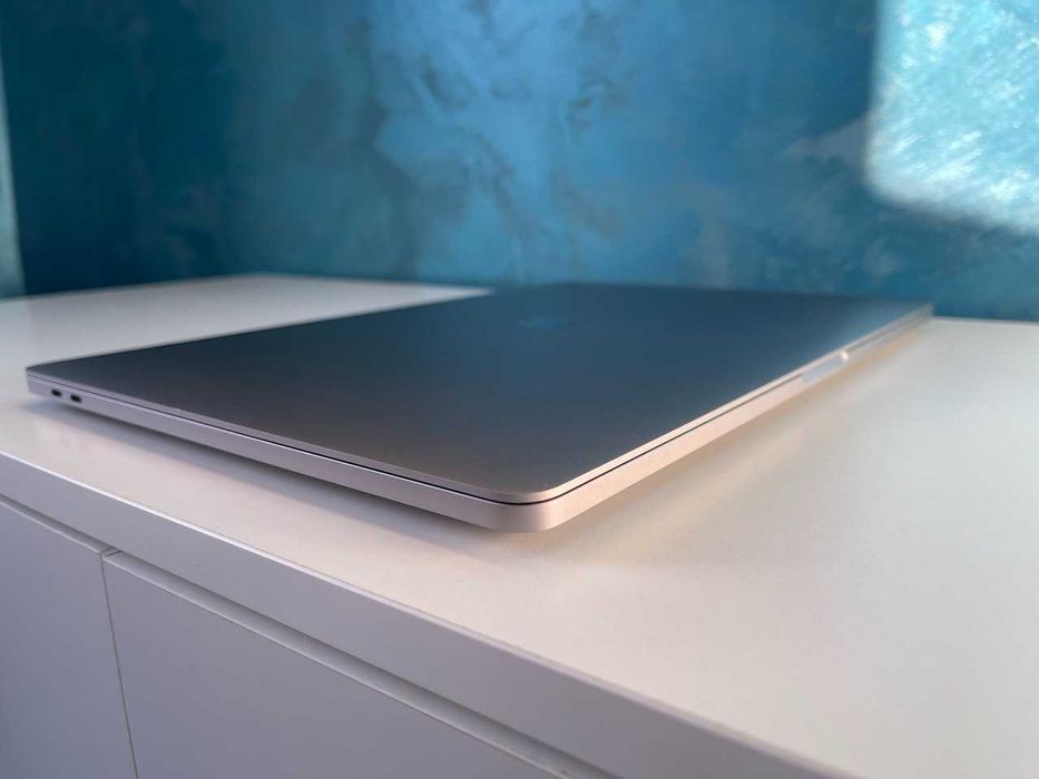 MacBook Pro 16” - Intel Core i9, 64 GB RAM , IMPECABIL