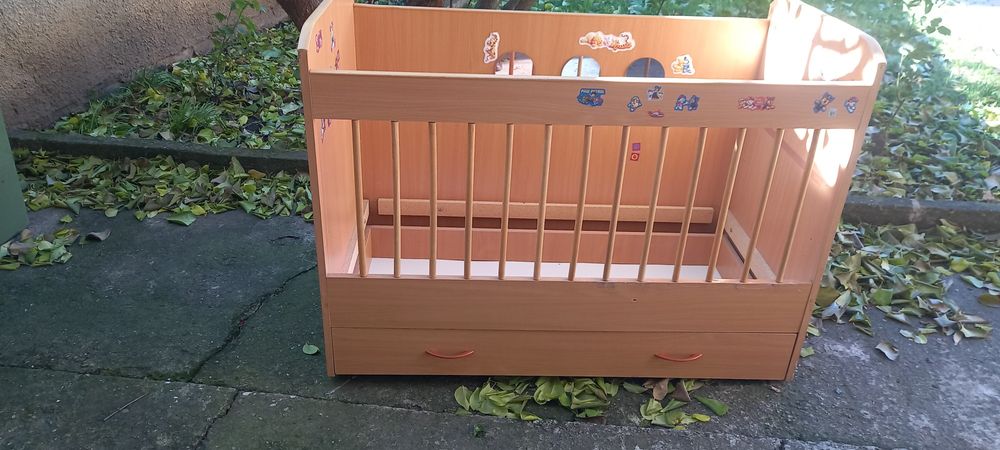 Vând pătuț copil cu saltea și sertar