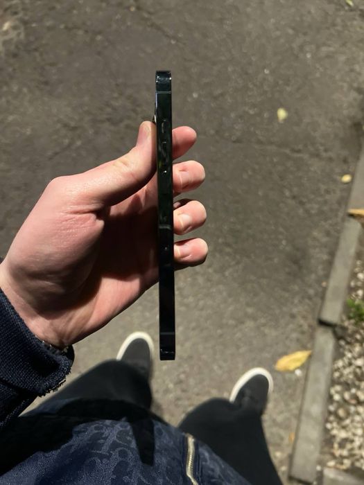 продаю iphone 13 pro 512gb