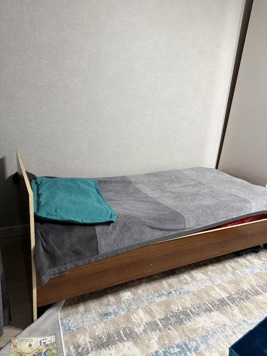 мебель, кровать односпальные есть 2