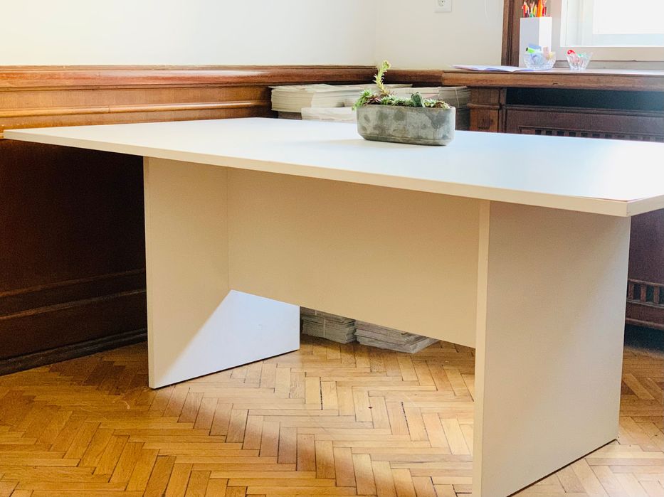 Масивна бяла маса