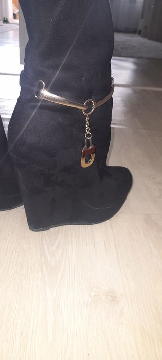 Продам ботфорды хорошим состояние .