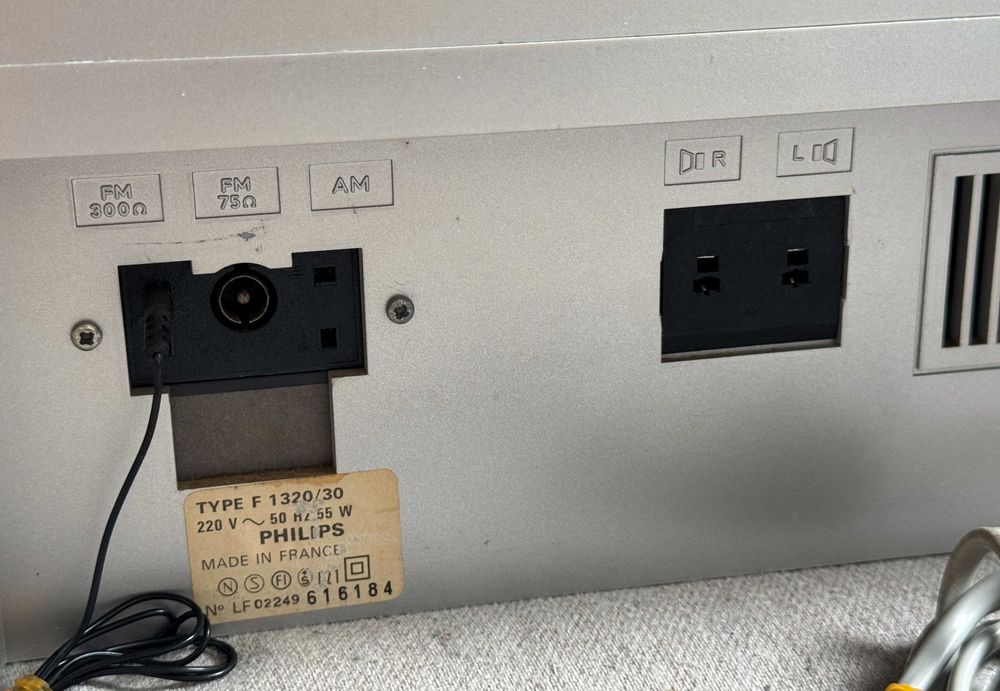 Philips F1320 Sistem Audio Vintage Pickup Radio Casetofon Functional