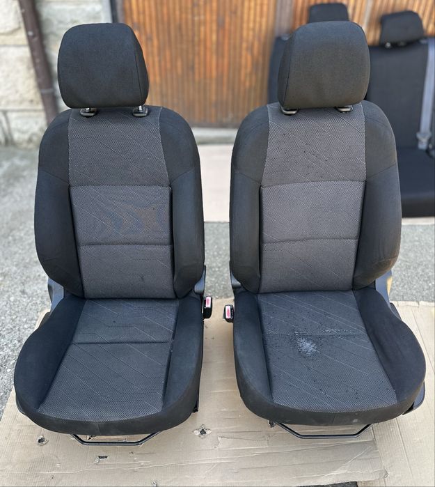 Предни Седалки за Пежо 207 Комплект