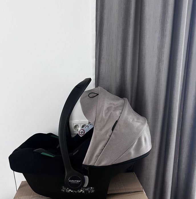 Vând scoică auto ADAMEX +baza isofix