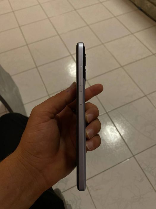 Yangi telefon pul zarur uchun sotmoqchiman