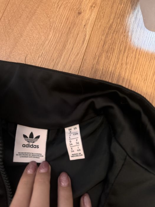 Сиучър  Adidas.