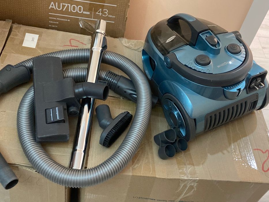 Пылесос б/у, в отличном состоянии.