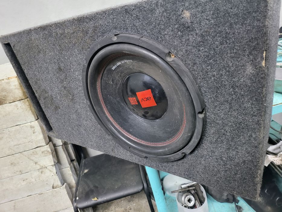 Продам сабвуфер с усилителем