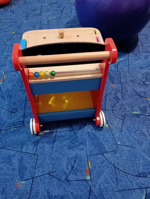 Antemergator lemn cu activități și tobogan