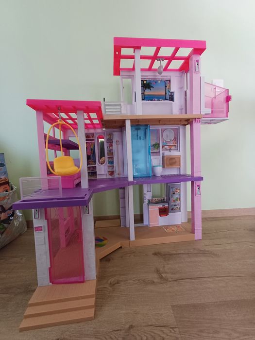 BARBIE ESTATE Къщата на мечтите на Barbie®