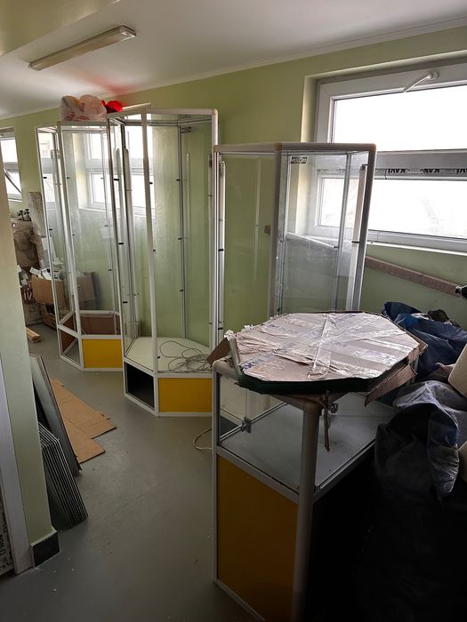 Стеклянные витрины