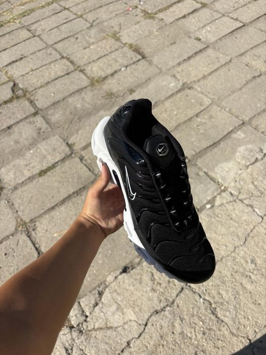 Nike Tn black and white