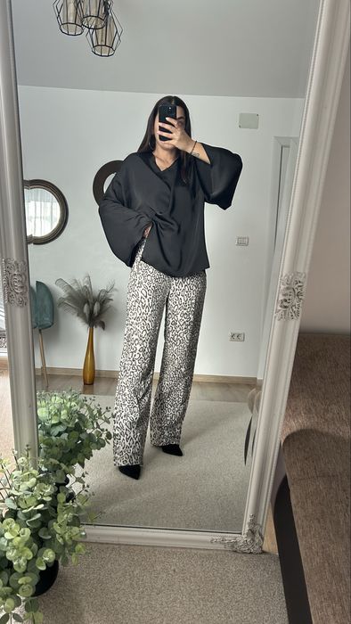 Pantaloni largi lejeri