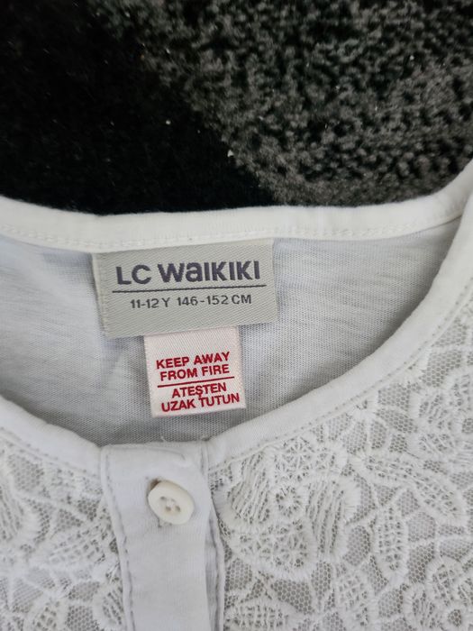 Geci, bluzițe albe, pantaloni