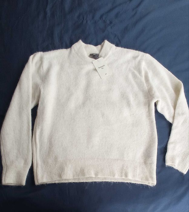 Нов мек пуловер на HM, S р-р, бял унисекс