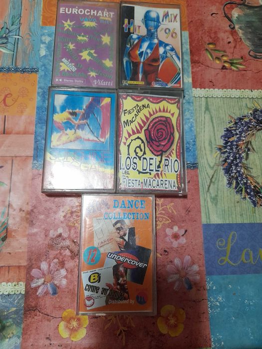 Pachet cu 9 casete audio cu bonus altele 9 la un pret excelent