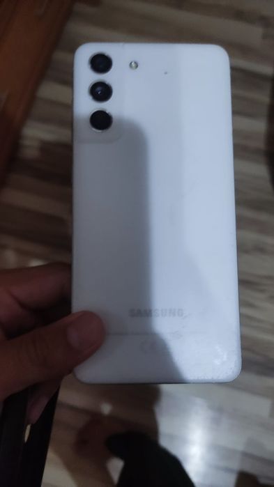 Samsung S21  FE.