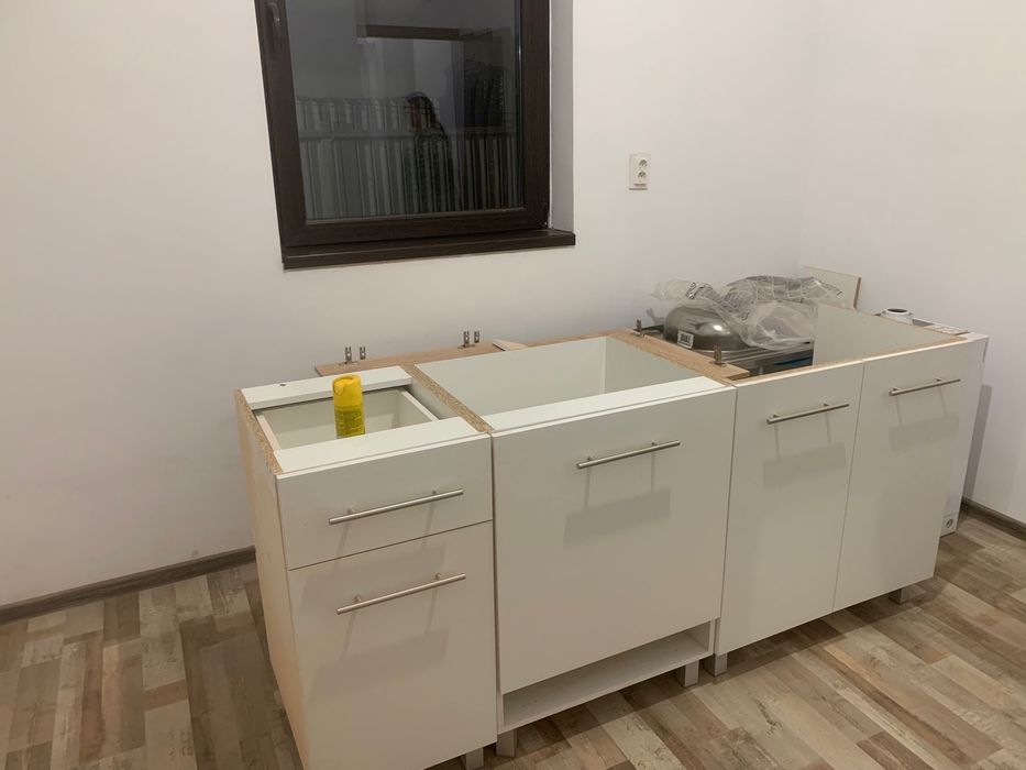 Vand mobila + Electrocasnice Noi,