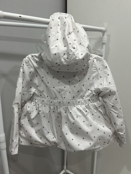 Продам ветровку на девочку