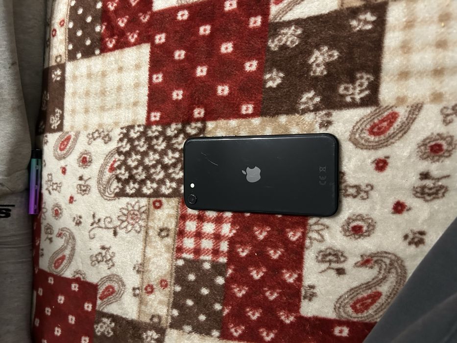 Продам айфон се 2020